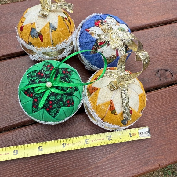 Christmas Ornament Ball Vintage Patchwork Quilt Cottagecore Country Lot Of 4. - Picture 7 of 8